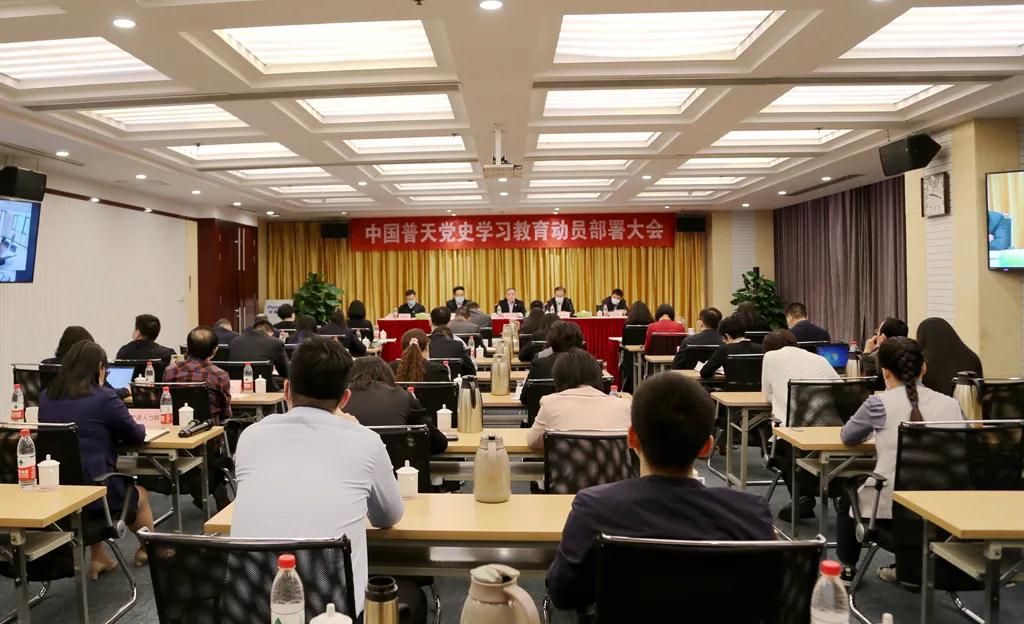 工程机械玻璃附近有吗